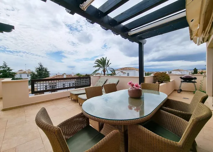 Luxury Penthouse In Medina Banus マルベーリャ